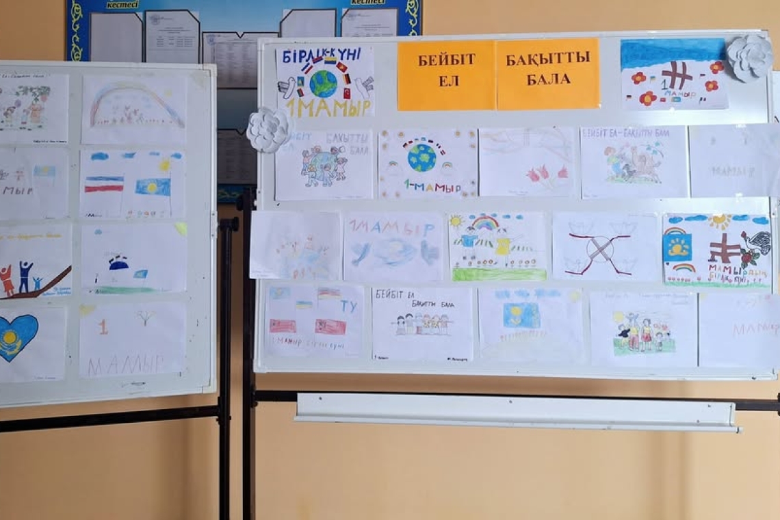 #Біртұтас_тәрбие 1-мамыр Қазақстан халқы бірлігі күніне орай мектебімізде "Бейбіт ел-бақытты бала" тақырыбында сурет көрмесі ұйымдастырылды.