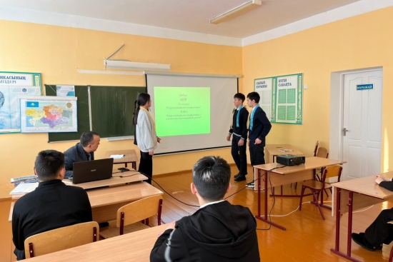 «Көрсетілімдік сот отырыстары – азаматтық жауапкершілік кепілі» тақырыбындағы мектепішілік дебат турниріне қатысты.