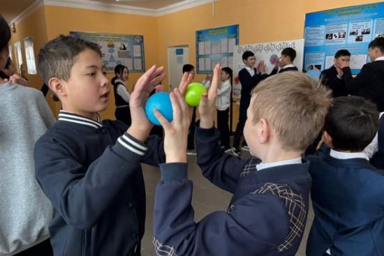 “Досболlike” бағдарламасы негізінде мектебіміздің психологі М.Г.Жусупова оқушылармен психологиялық тренинг өткізді. 